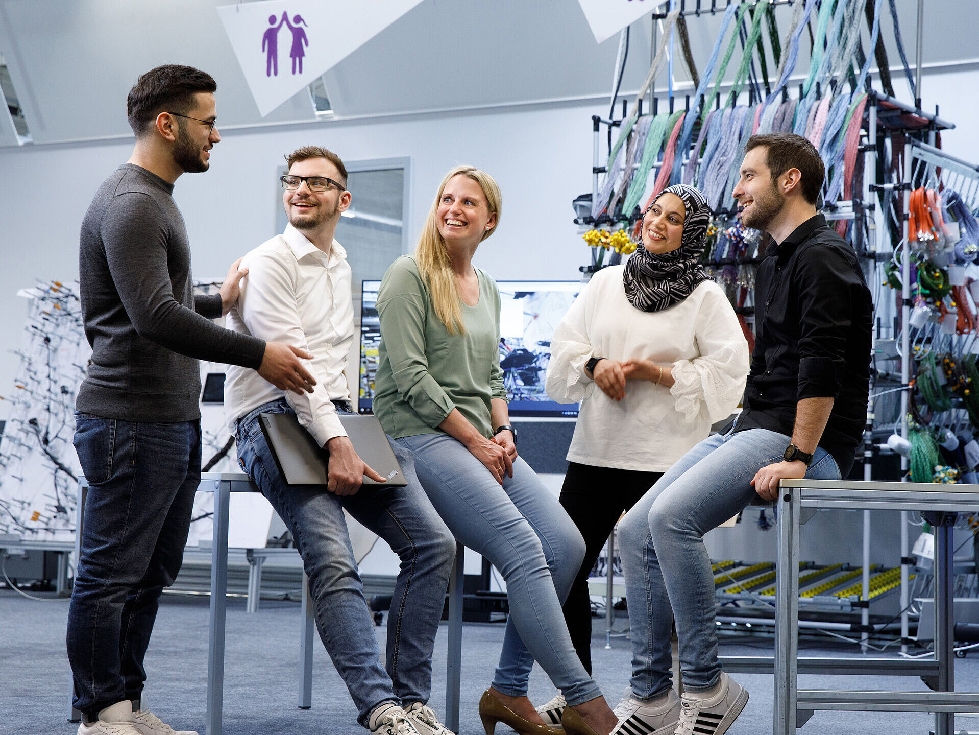 Five employees in a discussion situation in the innovation area.