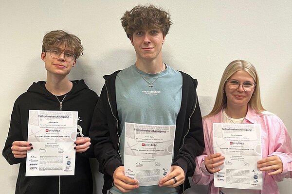 Apprentices with their participation certificates from the business simulation.