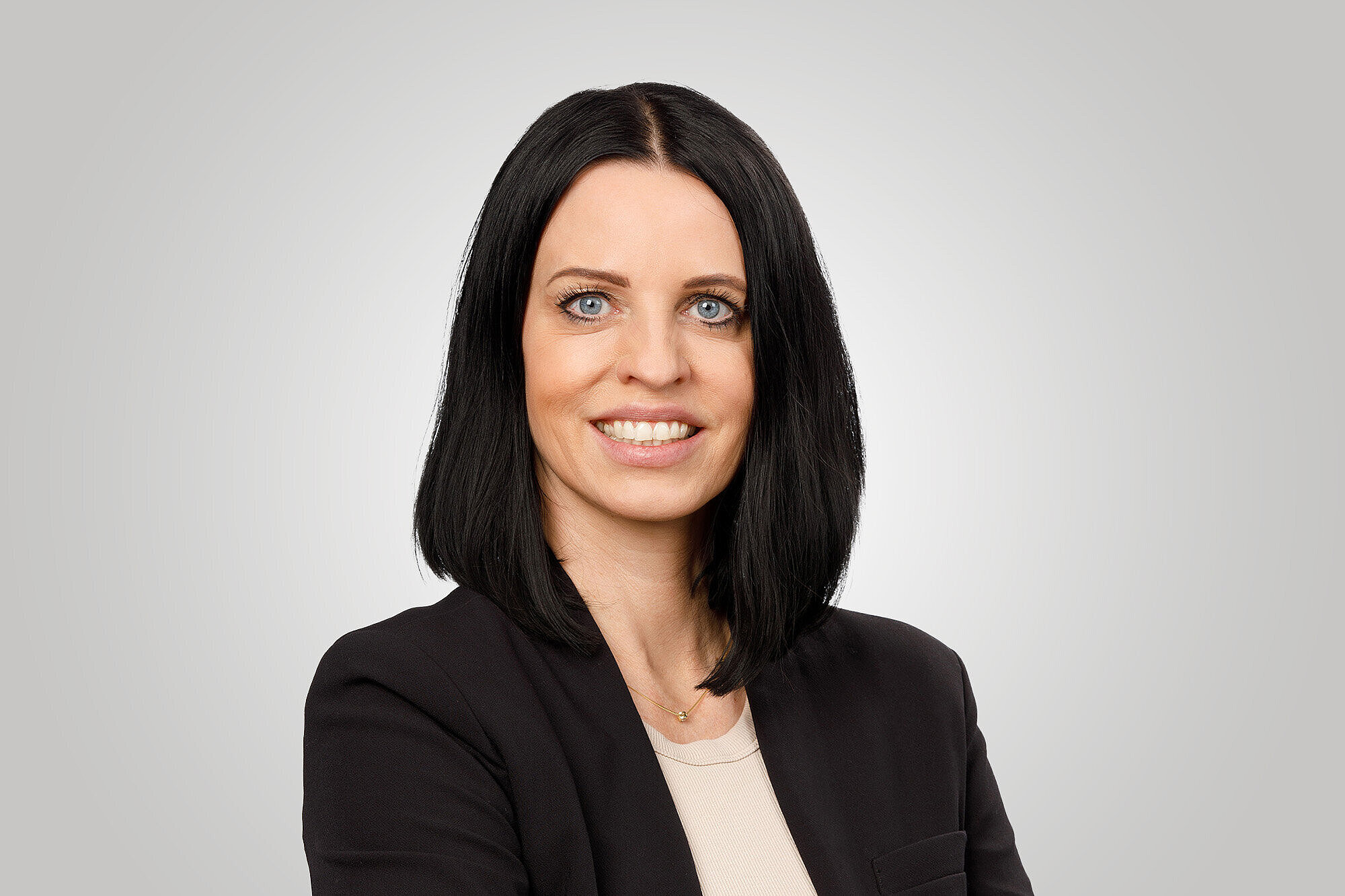 Jana Russ as contact person for recruiting.